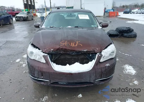 2013 Chrysler 200 Touring z USA, uszkodzony, nr VIN 1C3CCBBB8DN571358